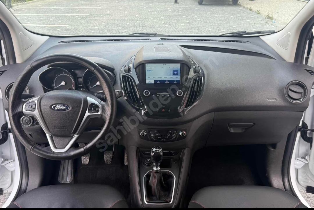 Ford Tourneo Courier 2022 — görsel 3